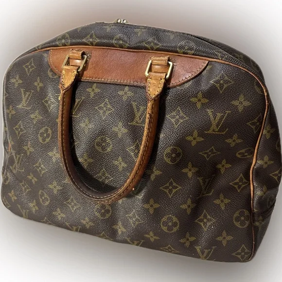 LOUIS VUITTON *Iconic Vintage Authentic DEAUVILLE MONOGRAM "J.Lo" Purse - Picture 7 of 16